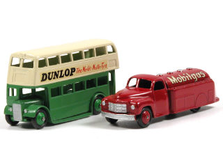 Lot 251 - DINKY TOYS (GB) (2)