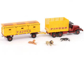 Lot 257 - DINKY TOYS (FRANCE) (1)