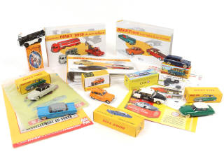 Lot 83 - DIVERS (11)