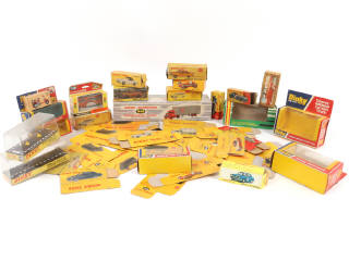 Lot 90 - DIVERS (35)