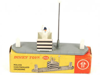 Lot 322 - DINKY TOYS (GB) (1)