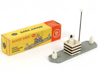 Lot 322 - DINKY TOYS (GB) (1)