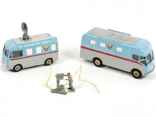 Lot 326 - DINKY TOYS (GB) (2)