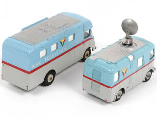 Lot 326 - DINKY TOYS (GB) (2)