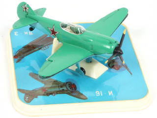 Lot 68 - DIVERS (URSS) (3)