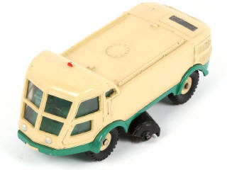 Lot 282 - DINKY TOYS (FRANCE) (5)