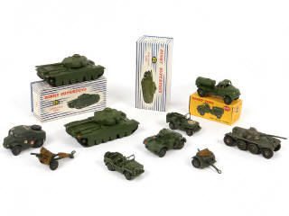 Lot 268 - DINKY TOYS (10)