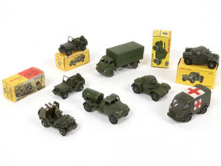 Lot 265 - DINKY TOYS (8)