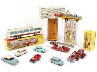 Lot 267 - DINKY TOYS (9)