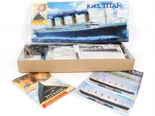 Lot 10 - ACADEMY PLASTIC MODEL (COREE) (1)