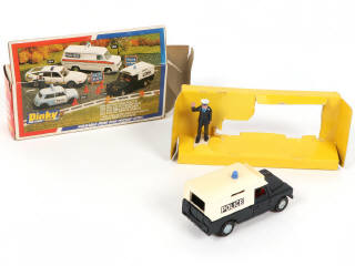 Lot 261 - DINKY TOYS (GB) (2)