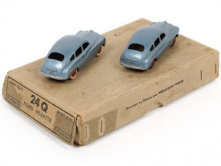 Lot 277 - DINKY TOYS (FRANCE) (3)