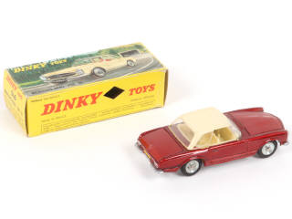 Lot 247 - DINKY TOYS (FRANCE) (1)