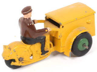 Lot 225 - DINKY TOYS (FRANCE) (1)