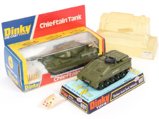 Lot 197 - DINKY TOYS (GB) (2)