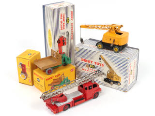 Lot 203 - DINKY TOYS (GB) (3)