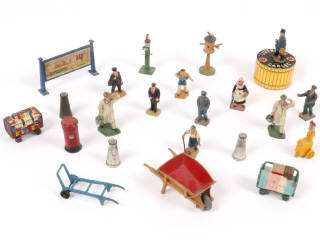 Lot 10 - DIVERS (23)