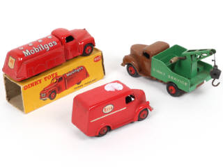 Lot 208 - DINKY TOYS (GB) (3)