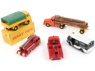 Lot 276 - DINKY TOYS (FRANCE) (5)