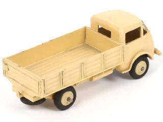 Lot 415 - DINKY TOYS (FRANCE) (1)