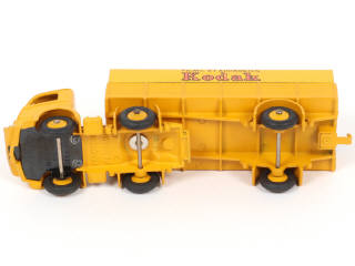 Lot 421 - DINKY TOYS (FRANCE) (1)