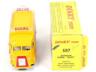 Lot 445 - DINKY TOYS (FRANCE) (1)