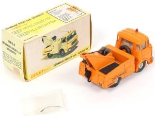 Lot 453 - DINKY TOYS (FRANCE) (1)