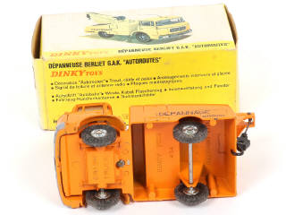 Lot 453 - DINKY TOYS (FRANCE) (1)