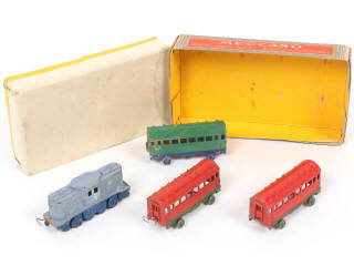 Lot 394 - DINKY TOYS (FRANCE) (1)