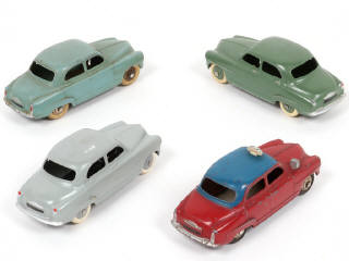 Lot 300 - DINKY TOYS (FRANCE) (4)