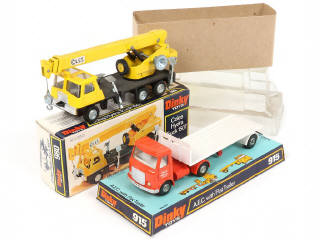 Lot 233 - DINKY TOYS (GB) (2)