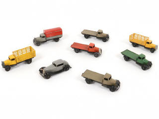 Lot 255 - DINKY TOYS (GB) (8)