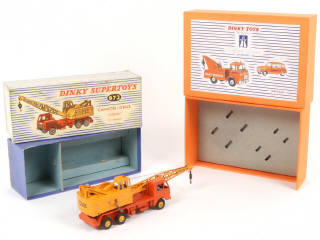 Lot 237 - DINKY TOYS (GB) (2)