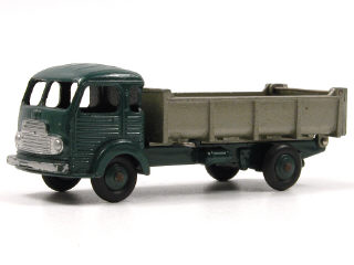 Lot 203 - DINKY TOYS (FRANCE) (1)
