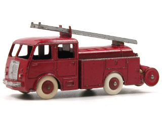 Lot 202 - DINKY TOYS (FRANCE) (1)