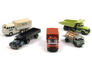 Lot 239 - DINKY TOYS FRANCE (5)