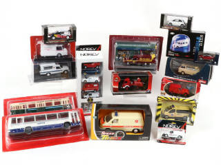 Lot 89 - DIVERS (16)