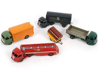 Lot 315 - DINKY TOYS (FRANCE) (5)