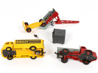 Lot 306 - DINKY TOYS (FRANCE) (3)