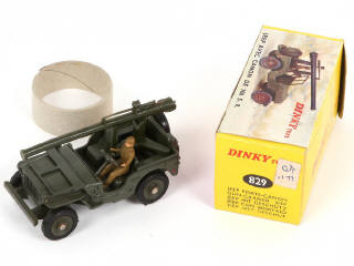 Lot 301 - DINKY TOYS (FRANCE) (3)