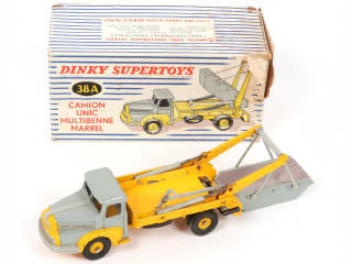 Lot 302 - DINKY TOYS (FRANCE) (3)