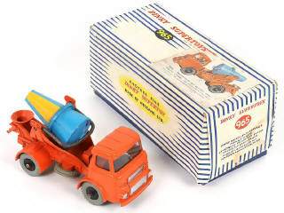 Lot 300 - DINKY TOYS (FRANCE) (3)