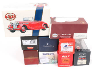 Lot 84 - DIVERS (9)