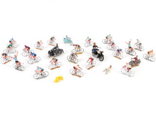 Lot 4 - DIVERS (28)