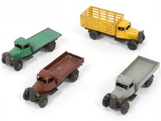 Lot 215 - DINKY TOYS (GB) (4)