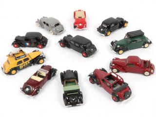 Lot 69 - DIVERS (11)