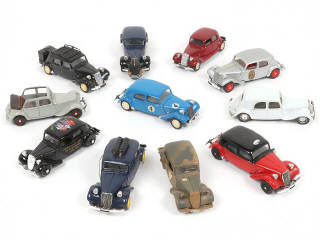 Lot 70 - DIVERS (11)