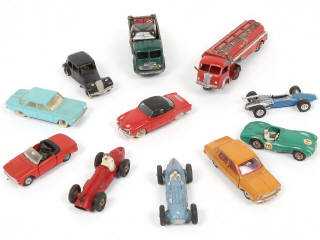 Lot 262 - DINKY TOYS (FRANCE) (12)
