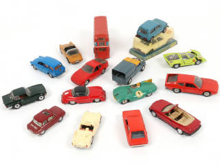 Lot 79 - DIVERS (16)