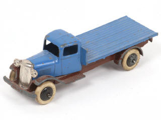 Lot 232 - DINKY TOYS (FRANCE) (1)